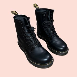 1460 WOMEN'S SMOOTH LEATHER LACE UP BOOTS